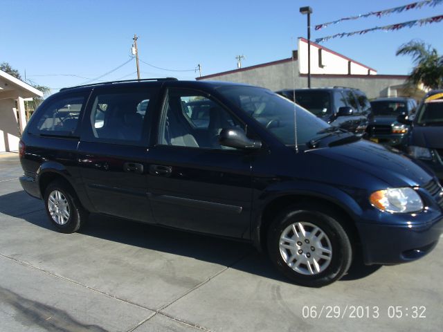 Dodge Grand Caravan 2005 photo 2