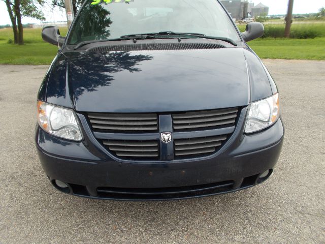 Dodge Grand Caravan 2005 photo 2