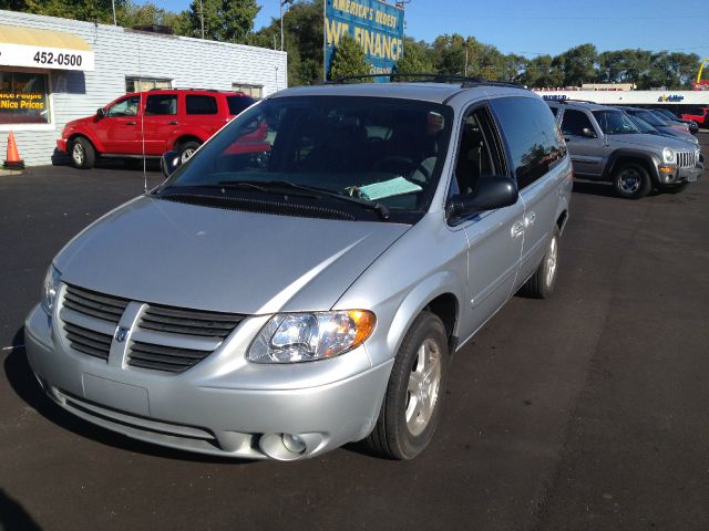Dodge Grand Caravan 2005 photo 2