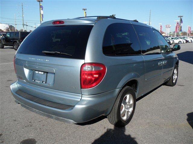 Dodge Grand Caravan 2005 photo 2