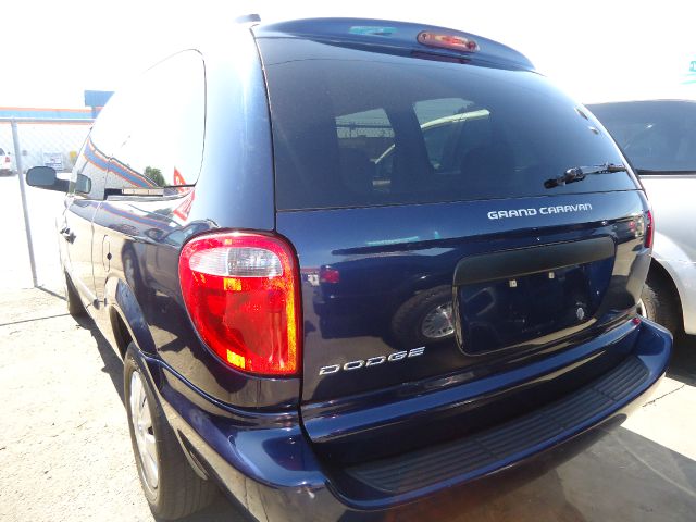 Dodge Grand Caravan 2005 photo 2