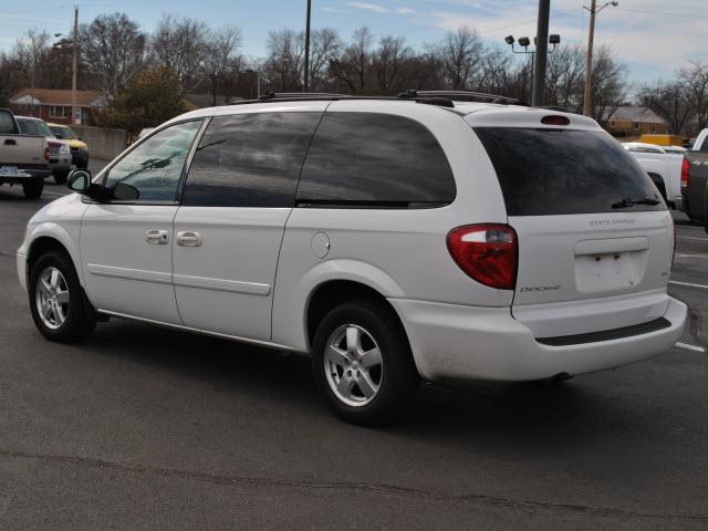 Dodge Grand Caravan 2005 photo 2