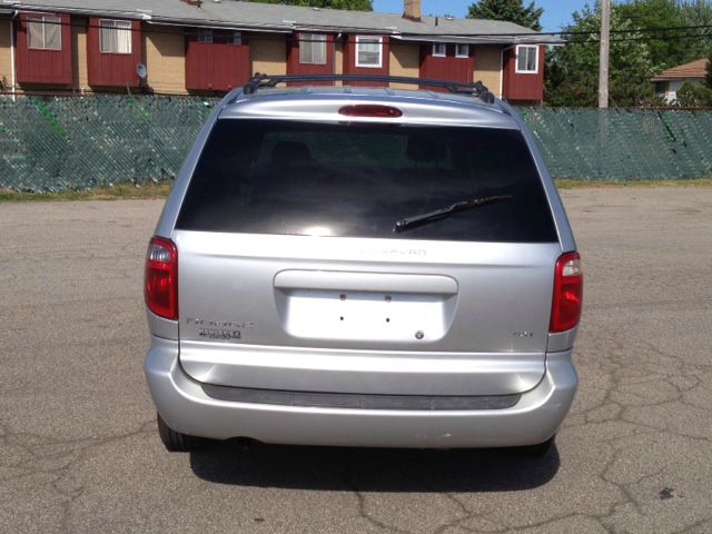 Dodge Grand Caravan 2005 photo 2
