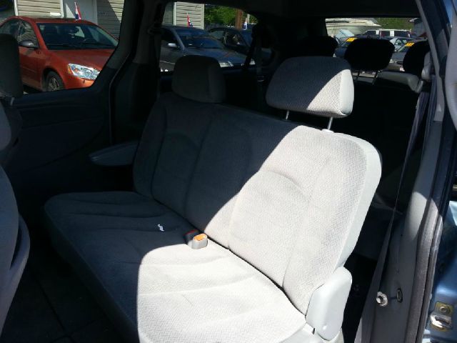Dodge Grand Caravan 2005 photo 2