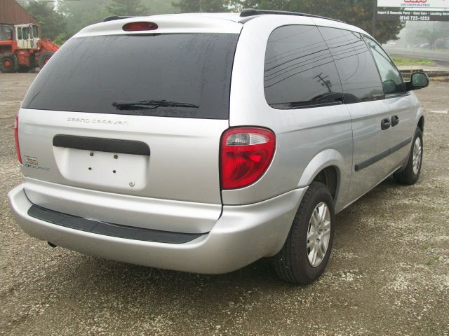 Dodge Grand Caravan 2005 photo 2