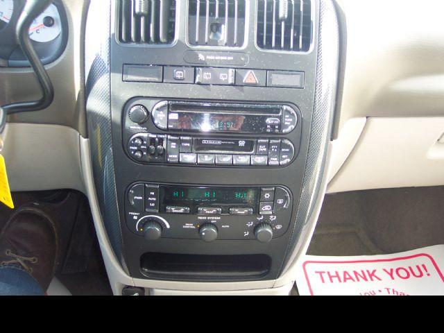 Dodge Grand Caravan 2005 photo 2