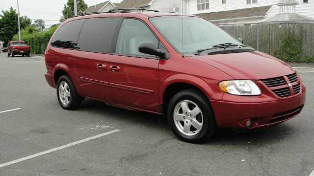 Dodge Grand Caravan 2005 photo 2