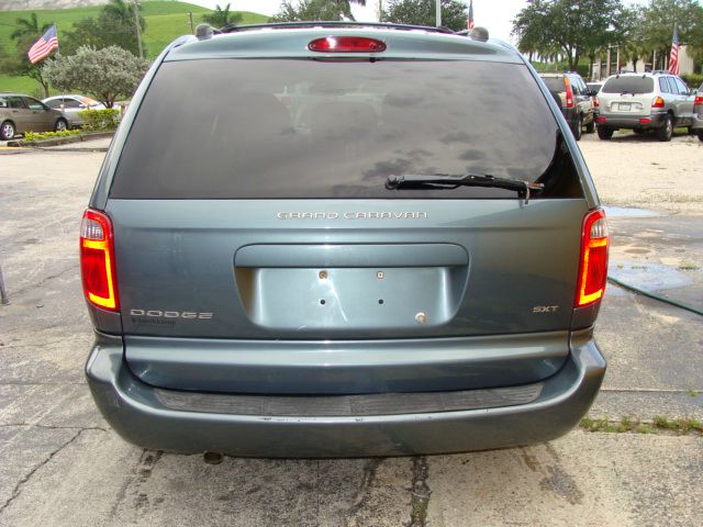 Dodge Grand Caravan 2005 photo 2