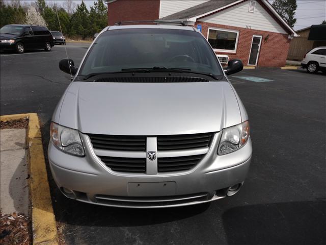 Dodge Grand Caravan 2005 photo 2