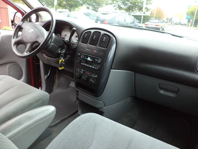 Dodge Grand Caravan 2005 photo 2