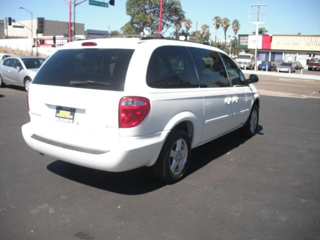 Dodge Grand Caravan 2005 photo 3