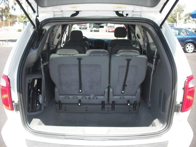 Dodge Grand Caravan 2005 photo 2