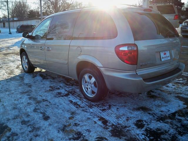 Dodge Grand Caravan 2005 photo 2