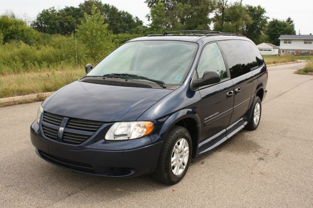 Dodge Grand Caravan 2005 photo 2