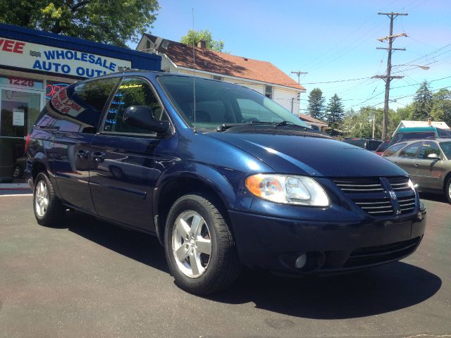 Dodge Grand Caravan 2005 photo 2
