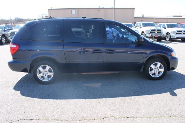 Dodge Grand Caravan 2005 photo 2