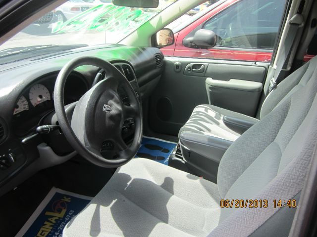 Dodge Grand Caravan 2005 photo 2