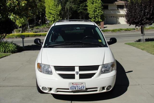 Dodge Grand Caravan 2005 photo 1