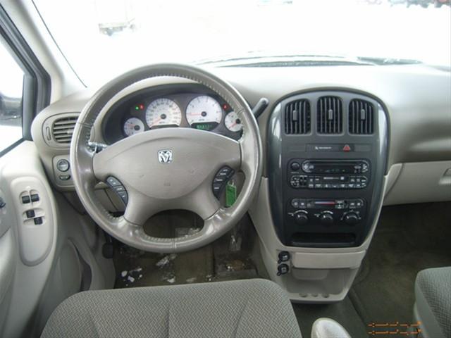 Dodge Grand Caravan 2005 photo 2