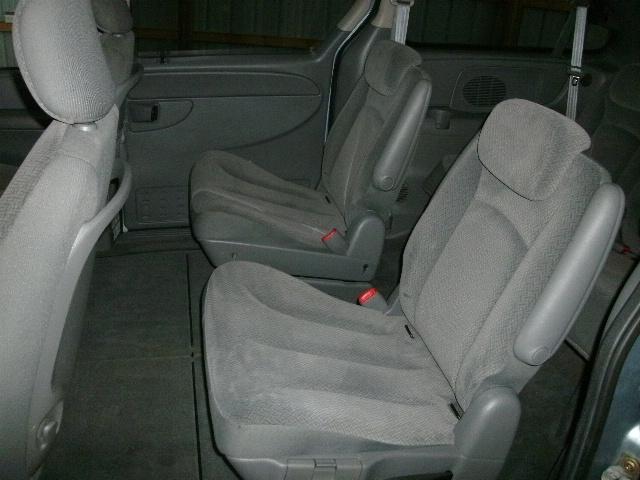 Dodge Grand Caravan 2005 photo 2