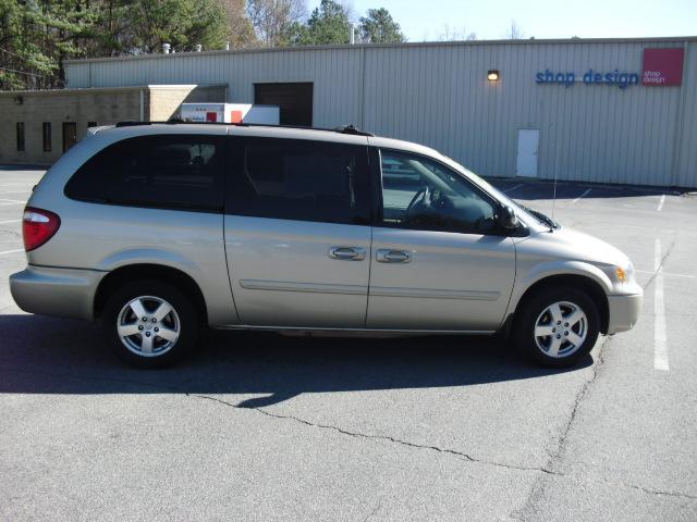 Dodge Grand Caravan 2005 photo 2