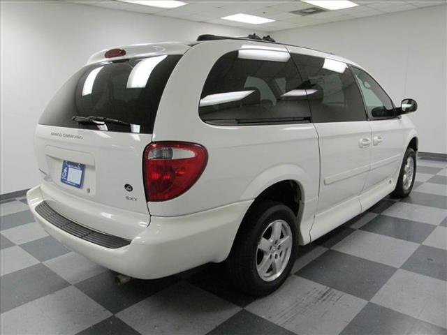 Dodge Grand Caravan 2005 photo 2