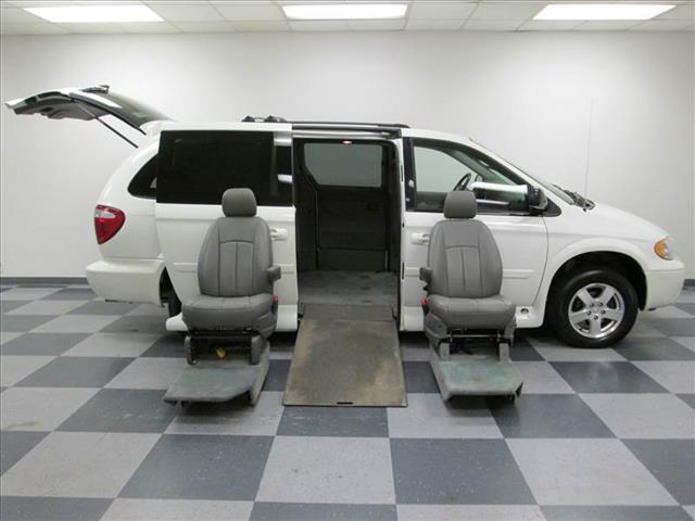 Dodge Grand Caravan 2005 photo 3