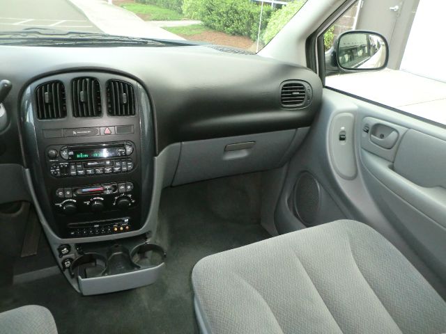 Dodge Grand Caravan 2005 photo 10