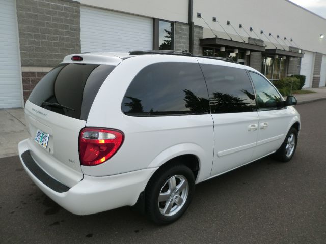 Dodge Grand Caravan 2005 photo 12