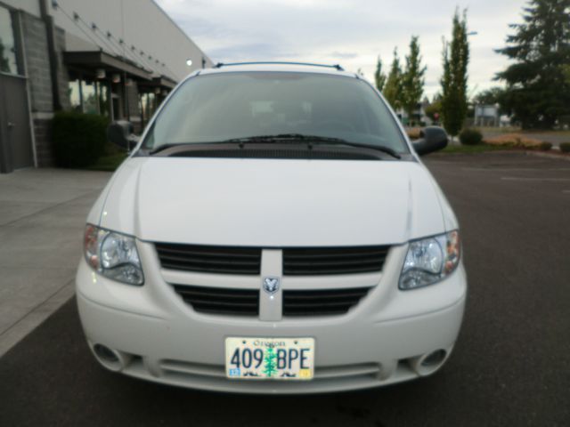 Dodge Grand Caravan 2005 photo 21