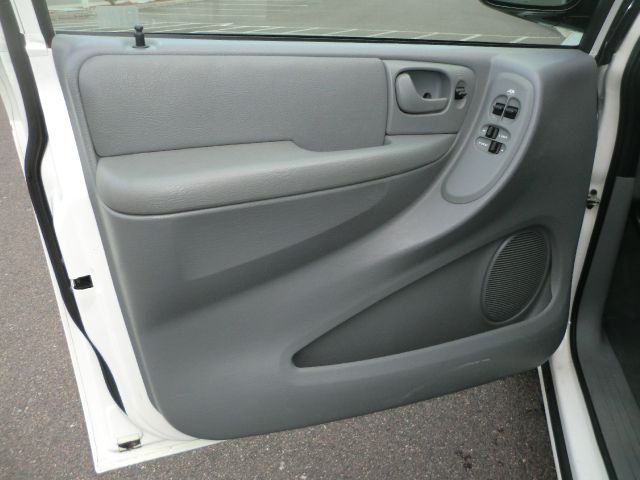 Dodge Grand Caravan 2005 photo 25