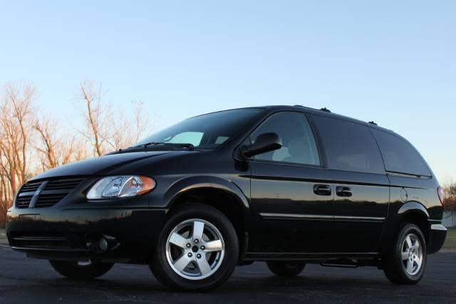Dodge Grand Caravan 2005 photo 2