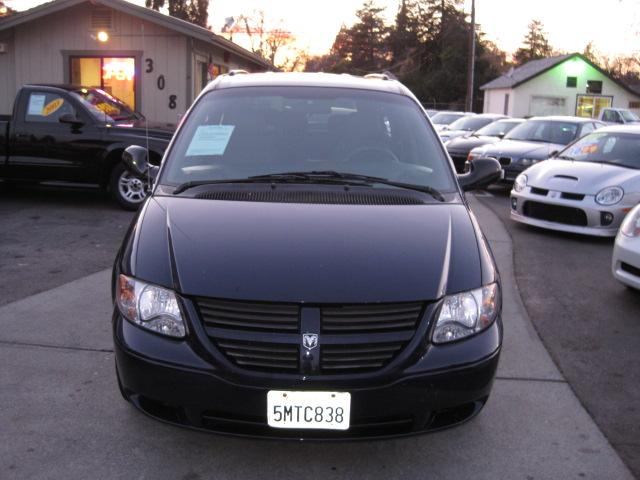 Dodge Grand Caravan 2005 photo 2