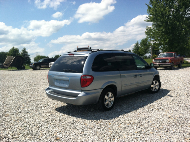 Dodge Grand Caravan 2005 photo 2