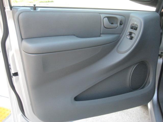 Dodge Grand Caravan 2005 photo 3