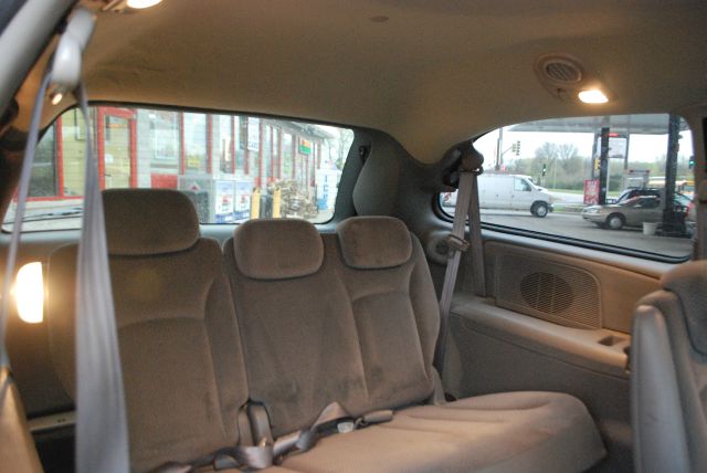 Dodge Grand Caravan 2005 photo 2