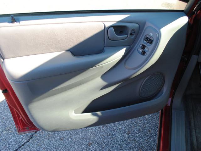 Dodge Grand Caravan 2005 photo 2