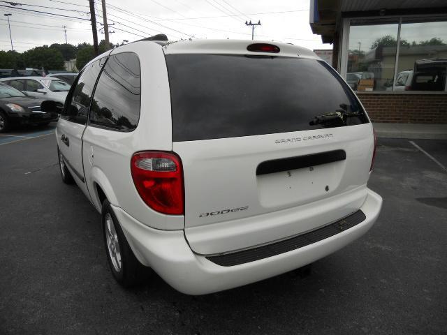 Dodge Grand Caravan 2005 photo 3