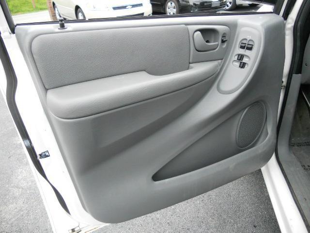 Dodge Grand Caravan 2005 photo 9