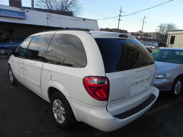 Dodge Grand Caravan 2005 photo 2