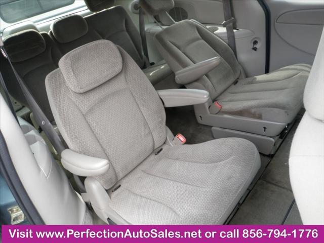 Dodge Grand Caravan 2005 photo 2
