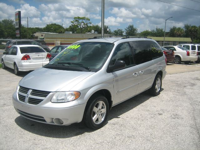 Dodge Grand Caravan 2005 photo 2