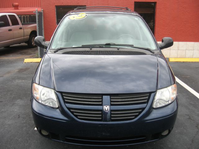 Dodge Grand Caravan 2005 photo 2