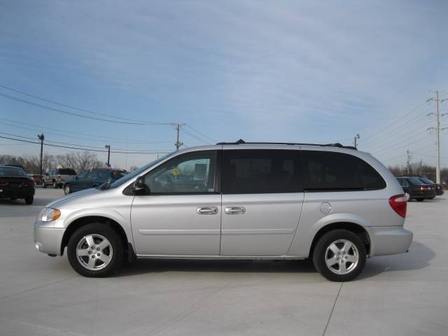 Dodge Grand Caravan 2005 photo 2