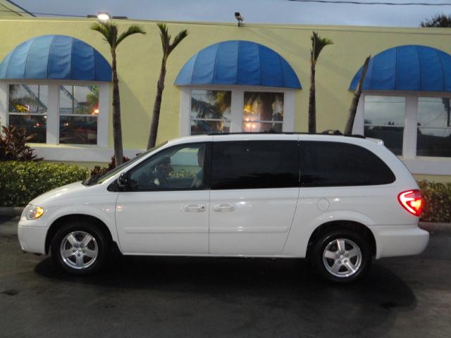 Dodge Grand Caravan 2005 photo 3