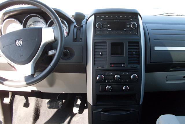 Dodge Grand Caravan 2008 photo 2