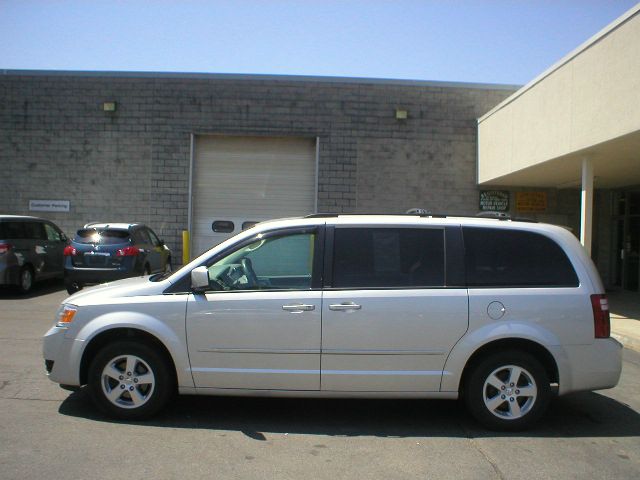 Dodge Grand Caravan 2010 photo 3