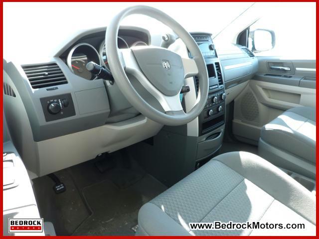 Dodge Grand Caravan 2010 photo 3