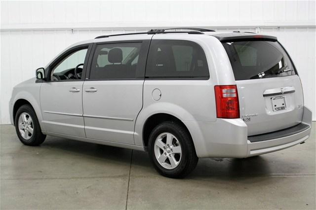 Dodge Grand Caravan 2010 photo 2