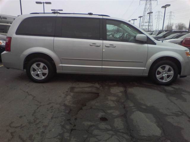 Dodge Grand Caravan 2010 photo 2